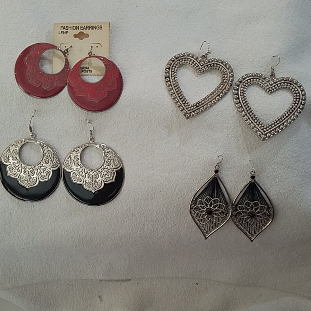 4 pairs of earrings.